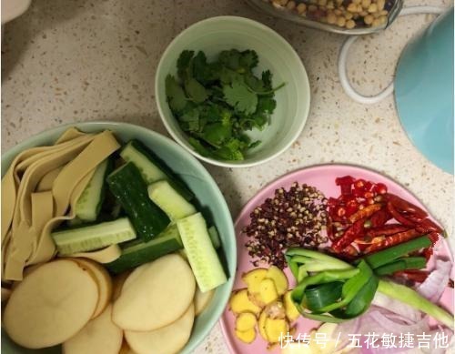 自制麻辣烤鱼,味道不亚于餐厅自制,麻辣,太好吃了