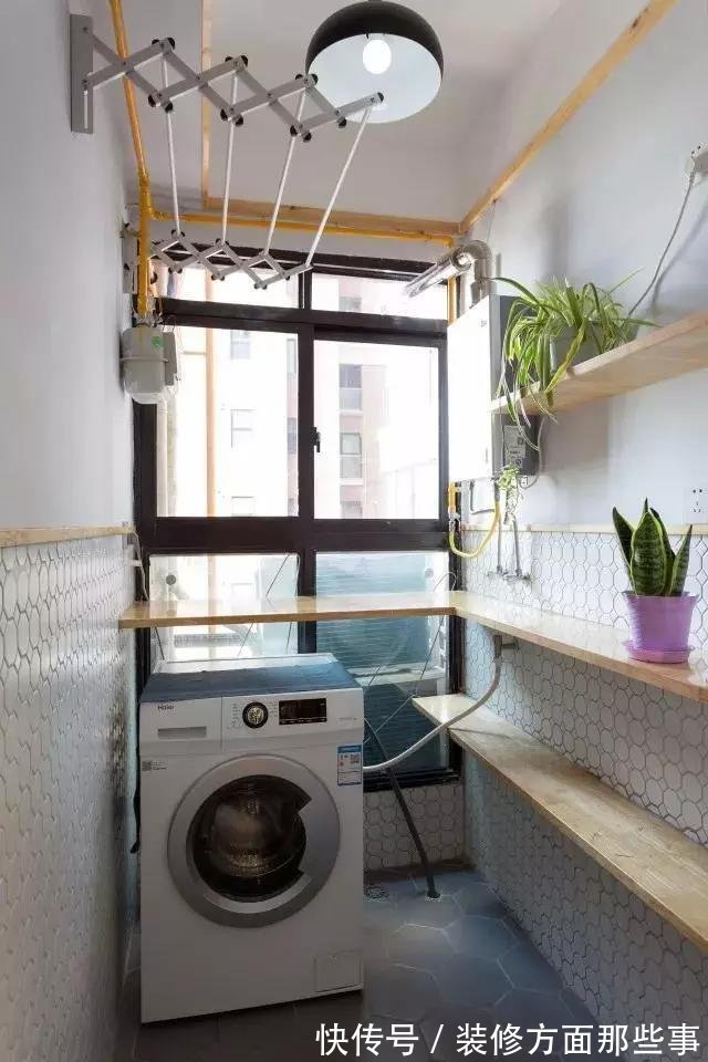 卧室|65平现代风小户型设计,书桌和置物台设计充分利用了空间