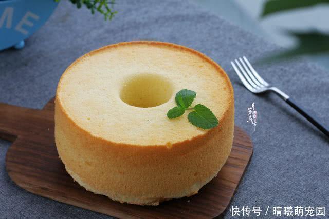 戚风蛋糕|原来酸奶做蛋糕超好吃,比嫩豆腐还嫩,做法太简单