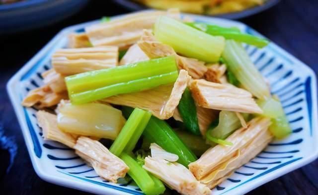 一家三口的精致早餐,讲究搭配,营养丰富,网友:羡慕这样的生活