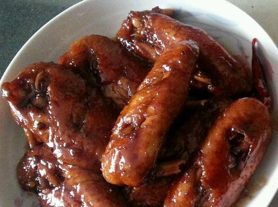 家常菜的一些美味菜肴并不油腻，学会在家制作它们，全家人都胃口大开