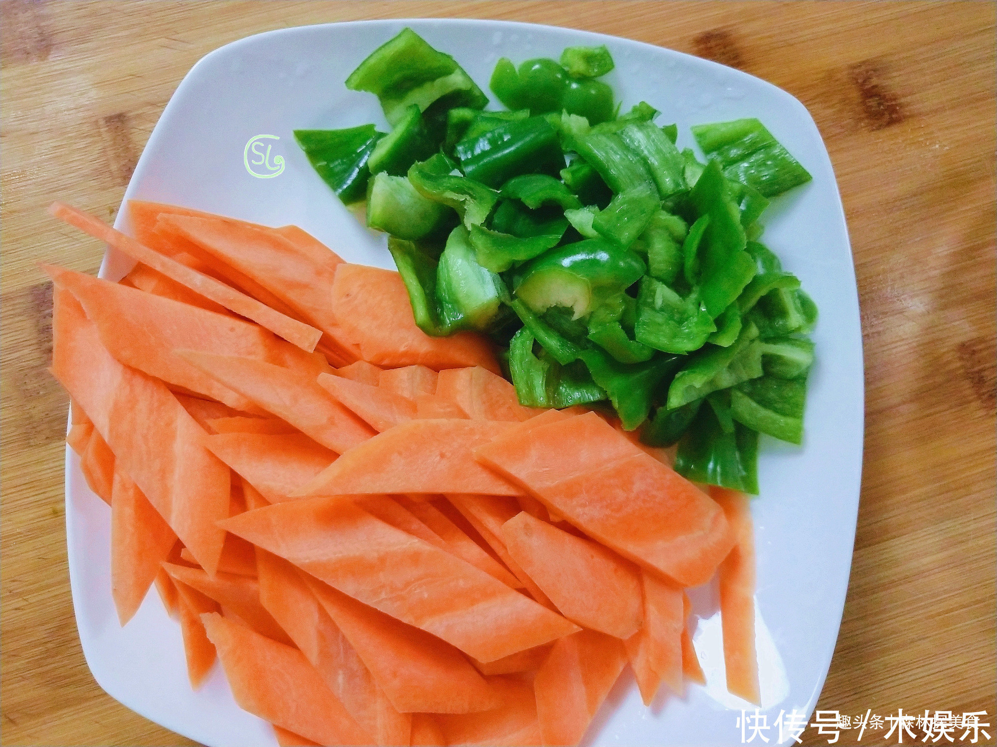 为什么饭店的炒香菇那么好吃原来做法很简单,一次做一盘不够吃