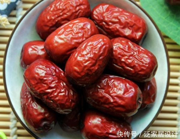 女人|女人月经量越来越少常吃四种食物,补充雌激素,绝经不提前