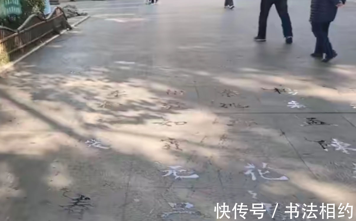 行书@70岁大爷写得一手精湛的书法,楷书险绝,行书王气王风,尴尬了谁