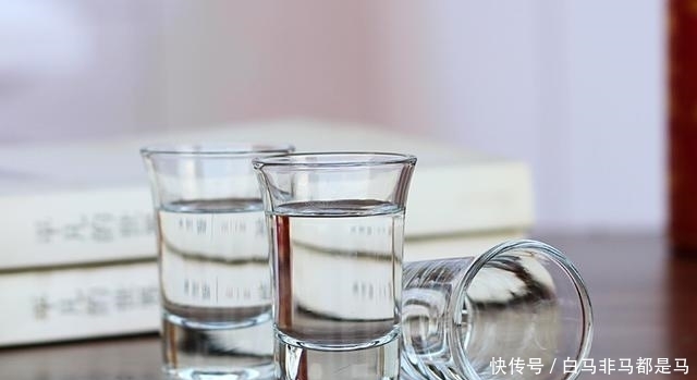 价格便宜|超市里那些卖十几块的白酒,这么便宜能喝吗?退休员工说出实情