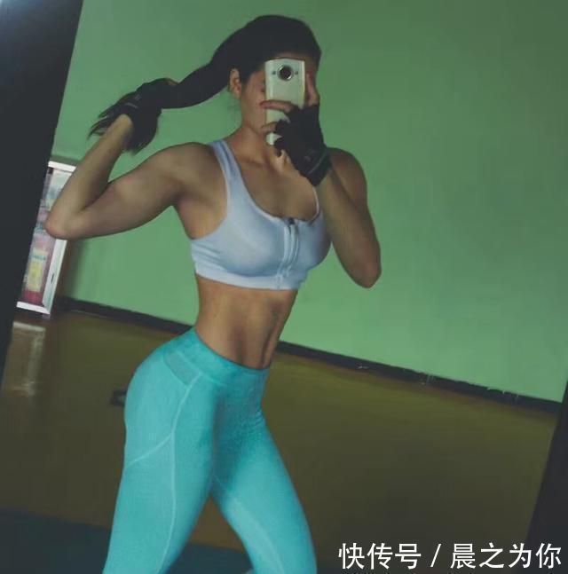 健身|谁说中国女生练不出翘臀?她坚持运动健身,塑造完美身材曲线!