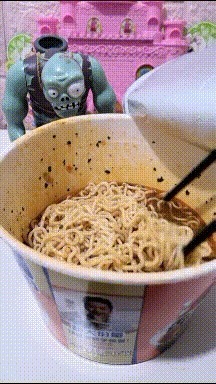 |搞笑GIF:那天我看到这小姐姐了,结果我上班迟到三个小时