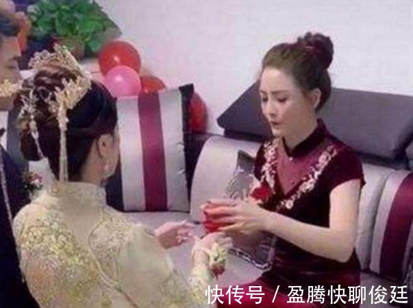 呼啦圈|扎着丸子头的“高颜值婆婆”走红，与新娘像“姐妹”，运动很重要