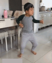 |搞笑GIF趣图:锤子,我也是有想法的,我就想砸那一个