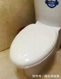 |搞笑GIF趣图:老爷子成功的把榴莲吃出了芥末的味道!