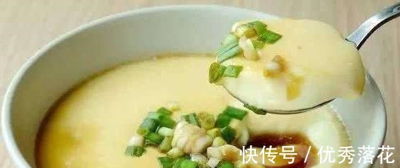 鲜香嫩滑的鸡蛋羹，全家都喜欢，做法简单，只要3步骤，一看就会！