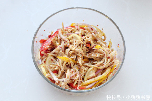 苦菊|鸡胸肉拌着吃，爽口开胃清香无比，高蛋白低脂肪减肥期也毫无负担