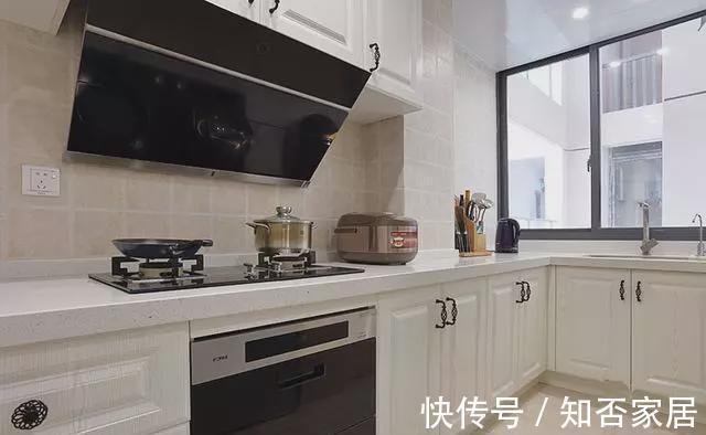 客厅|把阳台推拉门拆了,只用窗帘做装饰,没想到大家都说更好看