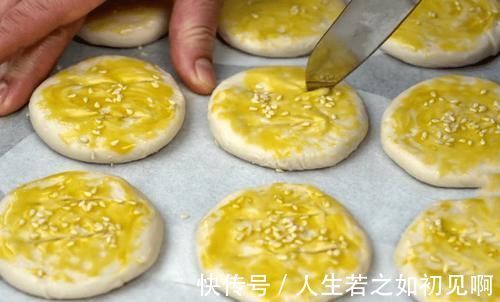 擀面杖|天冷，多吃此面食，不揉面不醒面，简单一烤，外酥里糯，真好吃