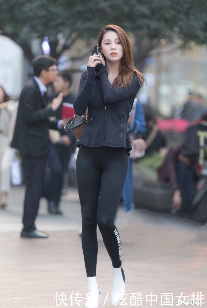 魅力|紧身瑜伽裤魅力不减,热情与冷艳并存!