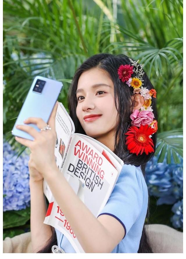 风犬少年的天空|“自然美”95后小花张婧仪参加品牌发布会，现场展示“清新”自拍