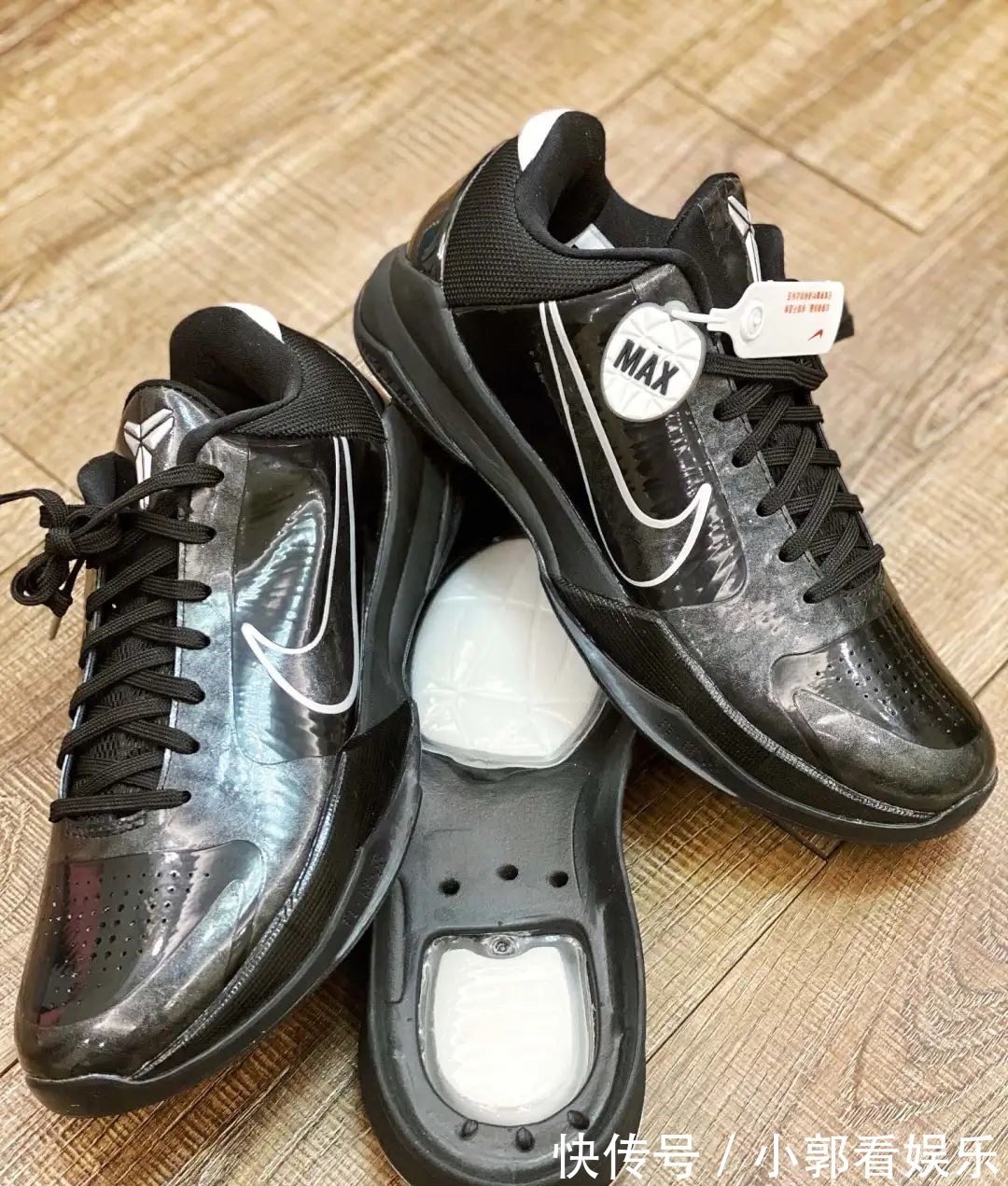 a23 致敬科比!耐克Zoom Kobe 5黑武士开箱,简直帅呆了!