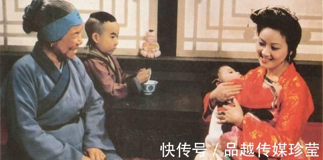 王熙凤|刘姥姥三进荣国府时贾母留给她一样东西,看后老泪纵横