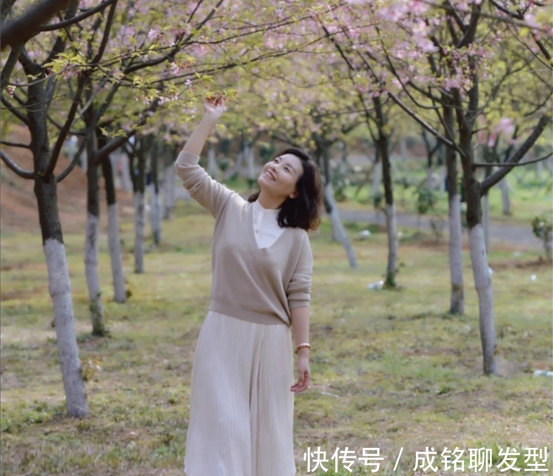 裙装|五十多岁的女人会不会穿衣,看这三点就知道,和长相身材关系不大