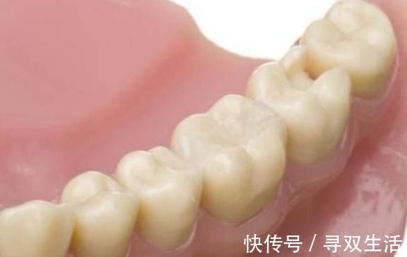 刷牙|牙膏沾了水再刷,但还是一口黄牙,改正3点,和口臭永不相见