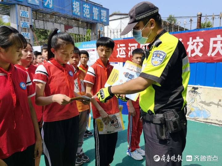 聊城|绷紧暑期交通安全弦！聊城交警走进小学“讲课”