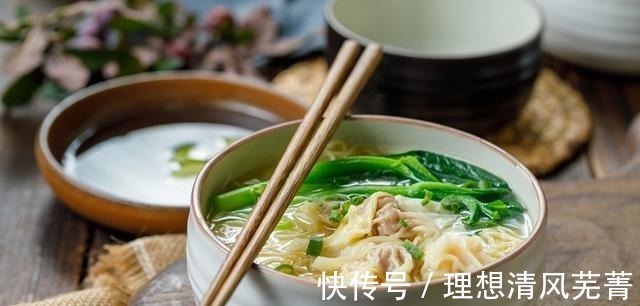 秋季常给孩子做这份早餐，5分钟出锅，清淡不油腻，好吃营养高！