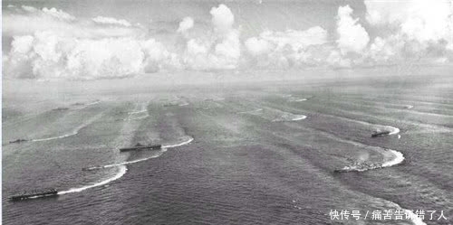 坐在|二战英美苏三巨头合影，为啥罗斯福总坐在中间？说出来你可能不信