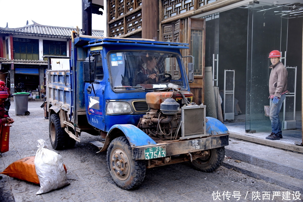 建水古城扫街照片【严建设】