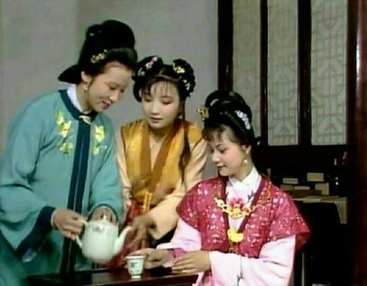 林黛玉|为什么林黛玉是十二金钗之首看看莺儿和紫鹃就知道了