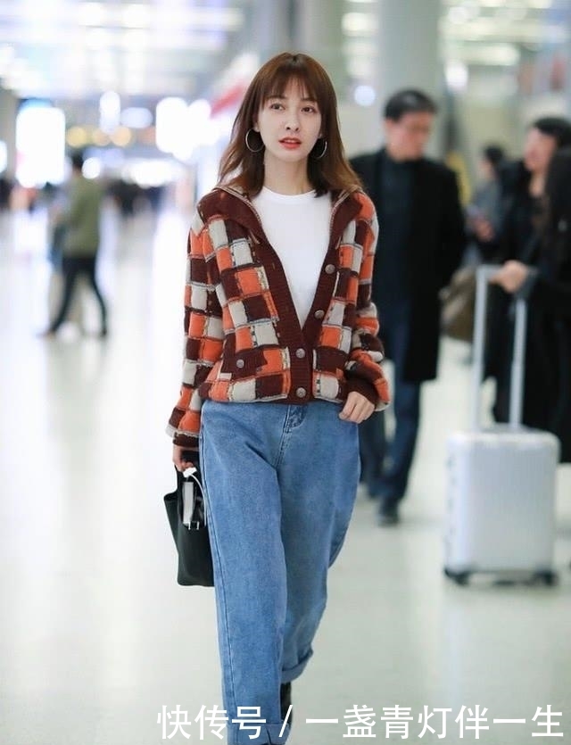 37岁吴昕成“开衫达人”，用8套开衫穿搭，让你上班约会不愁穿