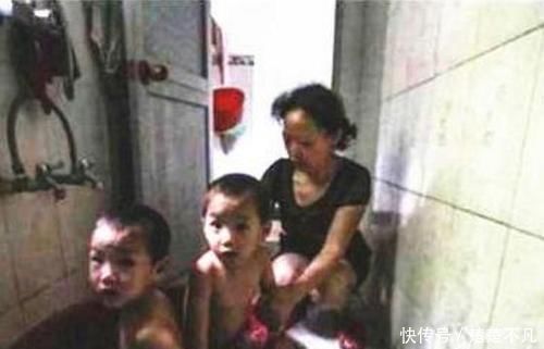妈妈|7岁双胞胎出生后就未穿过衣服,邻居上门质问,宝妈含泪说出原因