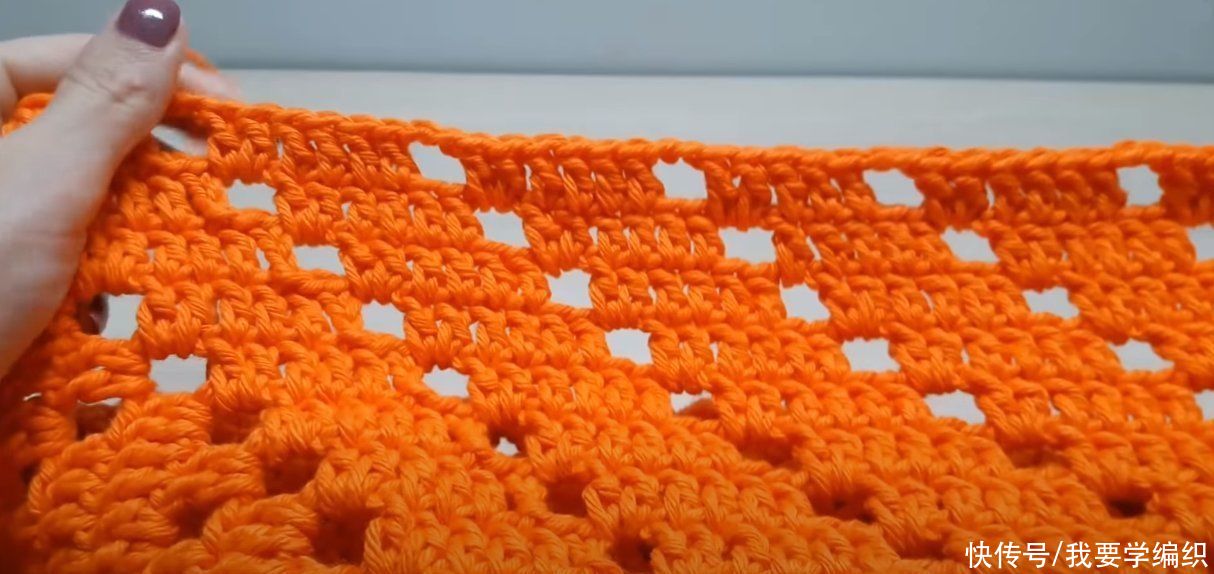  做成|清新简约的钩针方片，可当坐垫或做成抱枕，镂空条三角拼接片教程