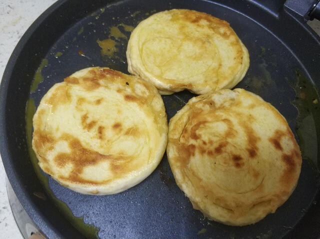两勺芝麻酱、一碗面粉，教你在家做麻酱烧饼，学会不用再去买了