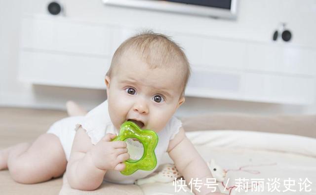小宝贝们|宝宝开始长牙的信号，在长牙期间，宝妈如何给他们添加辅食