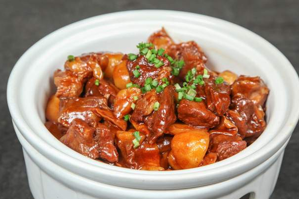 炖牛腩,切记不要焯水,大厨教你一窍门,牛肉又香又软烂,没腥味