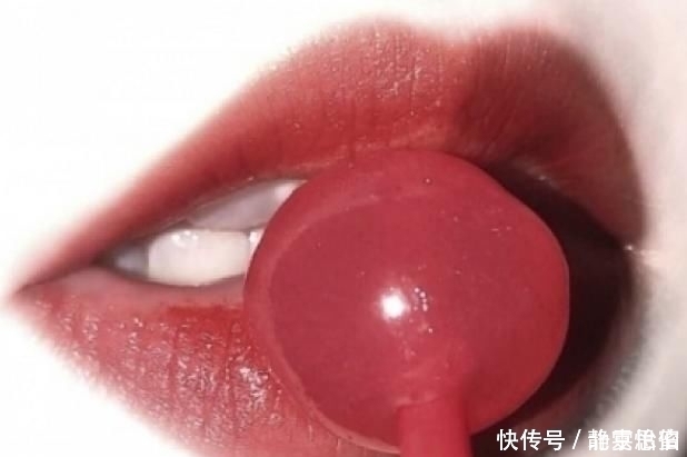 笑起来“贼甜”的女生,嘴巴多半有“3特征”,男生这是我女神