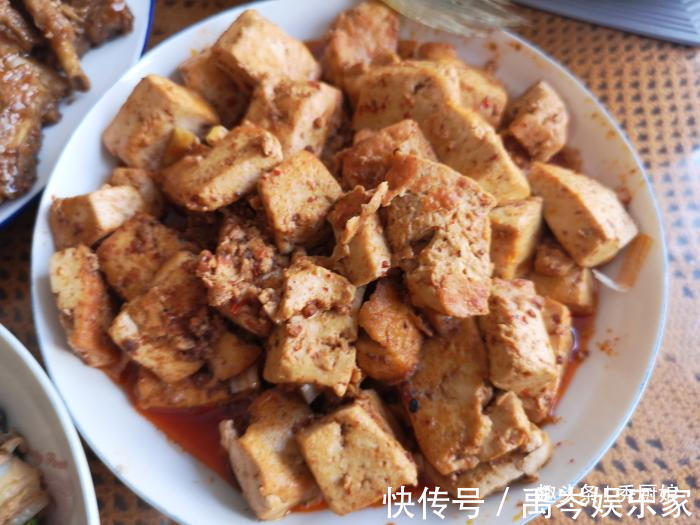 小叔子第一次带女友回家过年,嫂子做一桌好菜来招待,看看丰盛吗