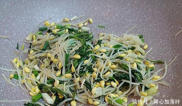 冬天多吃此菜,1块5一把,健脑软化血管,防牙龈出血,别不懂吃