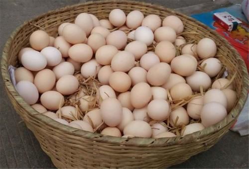 50岁后,多补充4类维生素,强健骨骼显年轻,预防骨质疏松