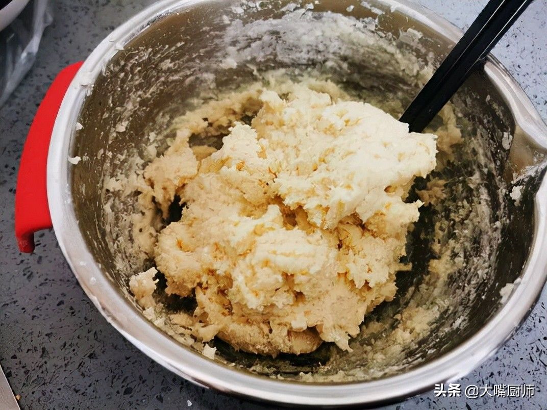 油炸糕这么做，个个膨松空心，外酥里糯又香甜，早餐1人5个不够吃