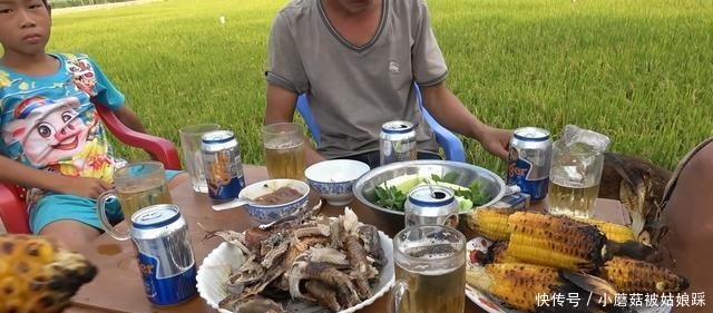 去越南玩当地朋友请我吃“烤肉干”，知道是什么肉，后悔没多吃点！