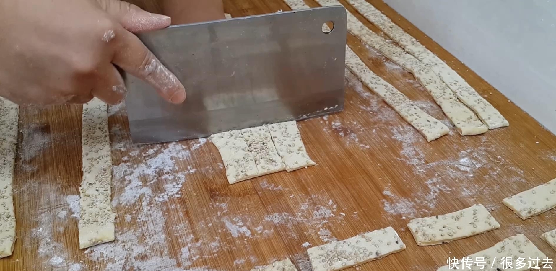 面包|面粉别炸油条了，加3个鸡蛋，个个松软又空心，比麻花面包还好吃