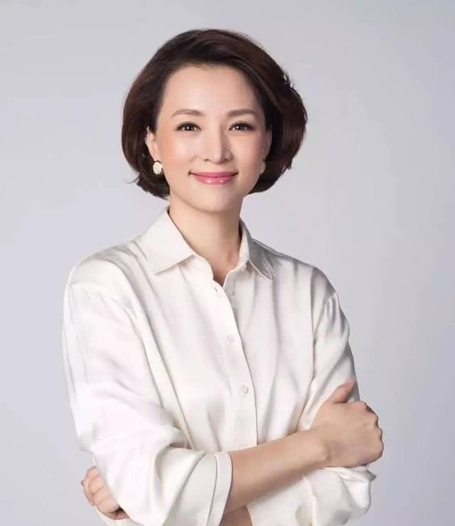 行书&主持“一姐”董卿的书法不赖,行书洒脱,刚劲有力,颠覆你的审美