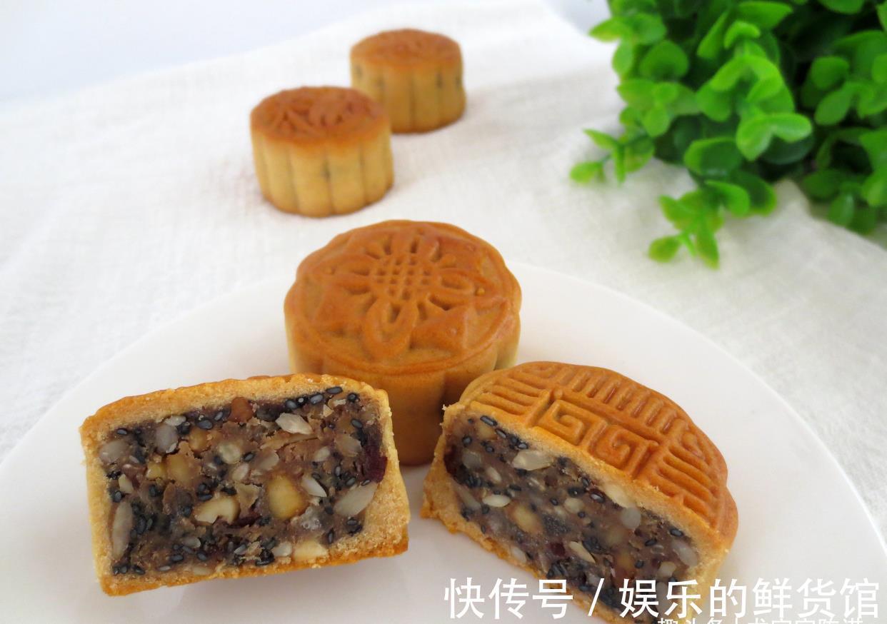 烤箱|自制五仁馅月饼，放白糖还是红糖，区别很大，别放错了