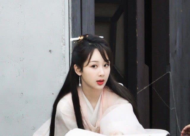 杨紫 你们期待杨紫成为《向往的生活》的常驻嘉宾吗?