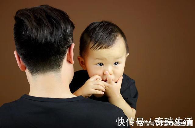 髋关节|“新型把尿”悄悄蔓延,正在伤孩子排尿系统,年轻家长却前赴后继