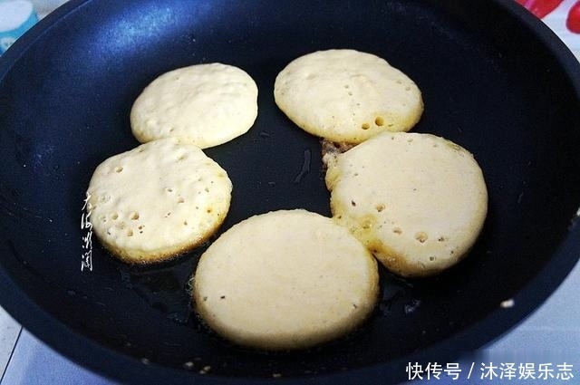 分钟|快手早餐饼,手不沾面10分钟上桌,松软香甜,常吃想长胖都难