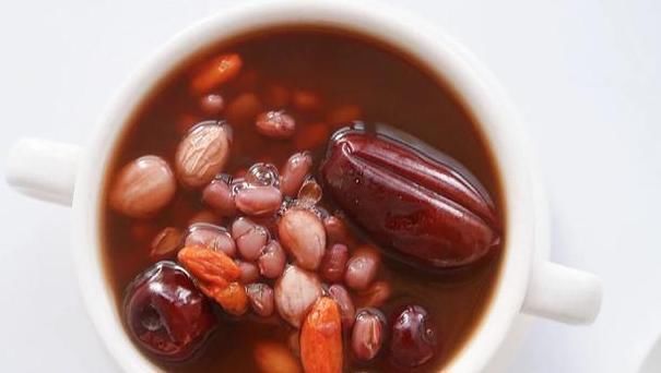 红枣|50岁姑姑面如桃花,只因每周喝3次它,5种食材一起煮,裸妆都很美