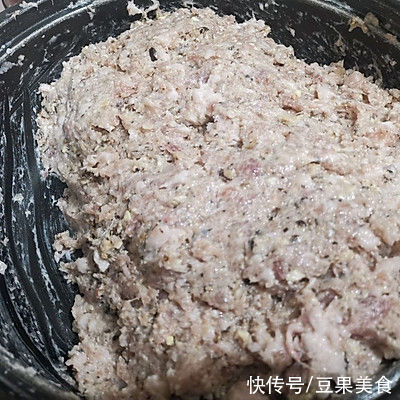 鲮鱼|这道客家香菇猪肉丸和酿豆腐，分分钟光盘