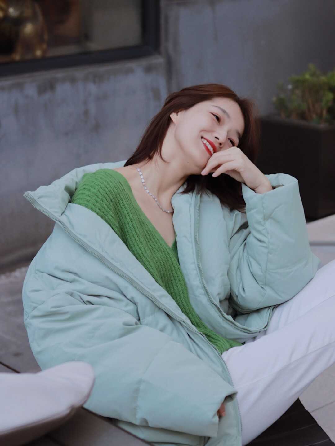 衣身 彩色羽绒服怎样选才不浮夸,照搬照抄这几种颜色,上身效果超棒